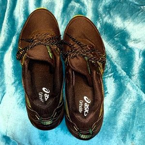 COPY - Brand new, only worn once, ASICS. Size 10. Men’s.